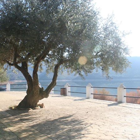 Centro De Ocio Alua Casa Rural Iznajar Lago De Andalucia Exteriör bild